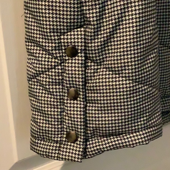 Christopher and Banks puffer vest. Size:Large. Color: Black/white herringbone. - Picture 4 of 4